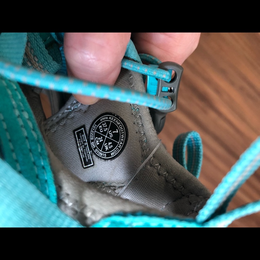 Cute turquoise Womens Keens sz7 EUC - Picture 3 of 5